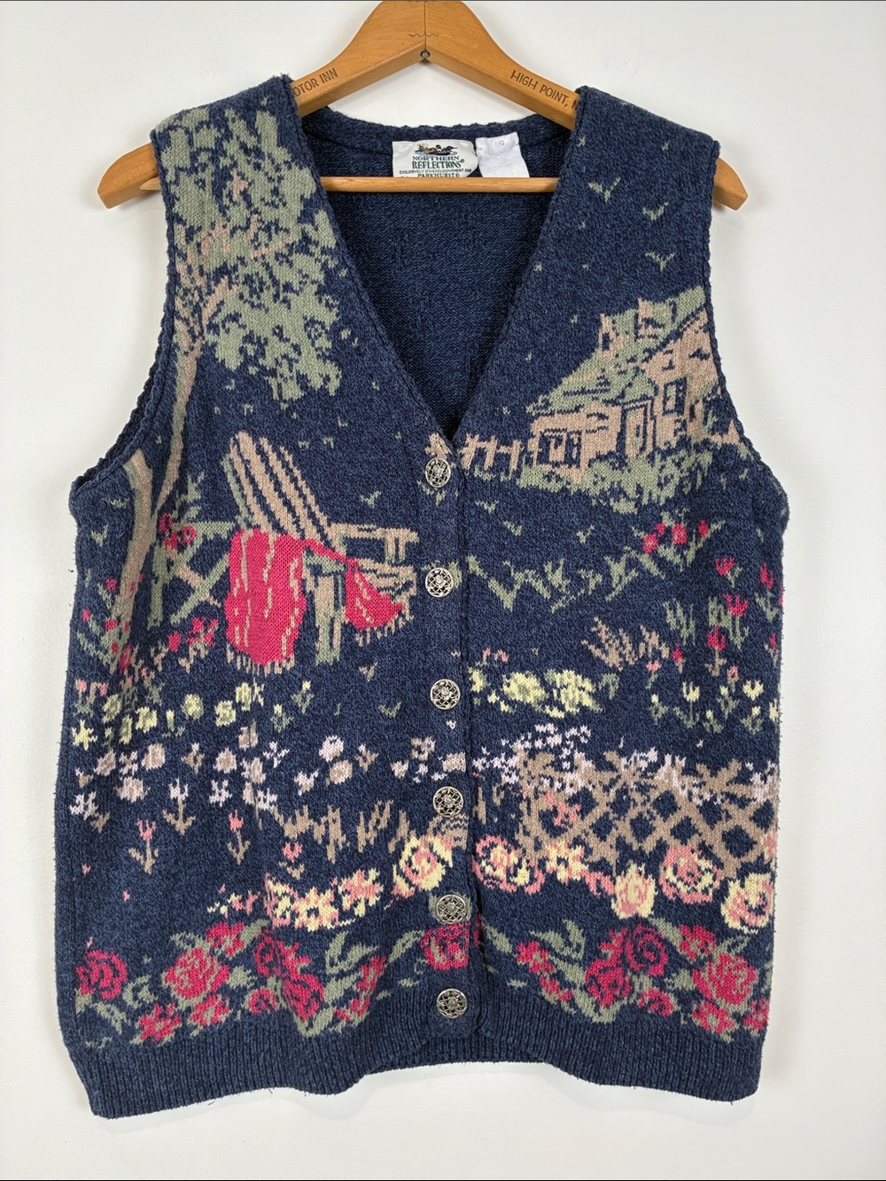 Northern Reflections Women’s Large Navy Scenic Floral Knit Vest Granola Garden